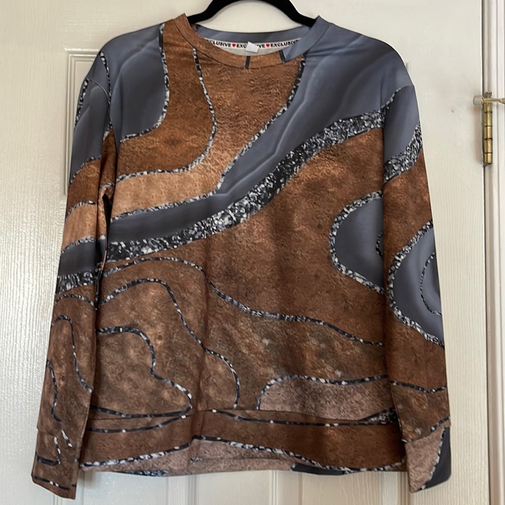 Longsleeve Crew Neck Fashion Top Size M